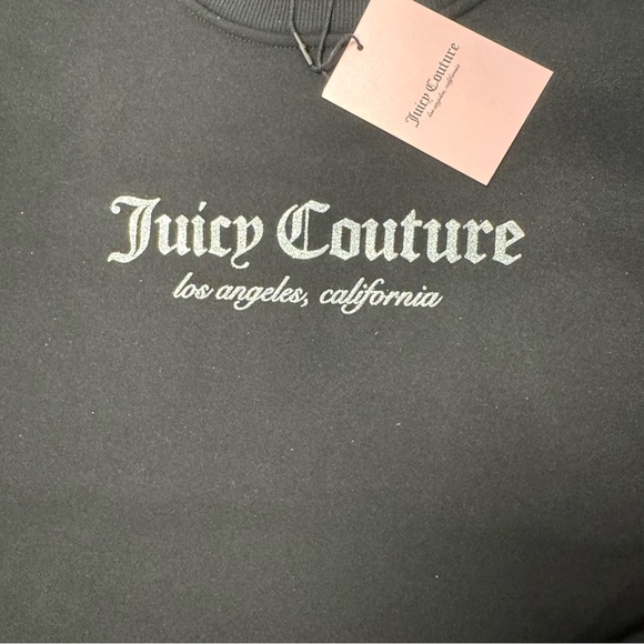 𝐉𝐮𝐢𝐜𝐲 𝐂𝐨𝐮𝐭𝐮𝐫𝐞 🫐 𝐁𝐥𝐚𝐜𝐤 𝐋𝐨𝐠𝐨 𝐒𝐰𝐞𝐚𝐭𝐬𝐡𝐢𝐫𝐭 𝐒𝐡𝐨𝐫𝐭𝐬 2-Piece 𝐒𝐞𝐭 𝐍𝐰𝐭 - Picture 3 of 9